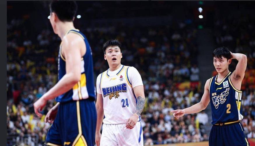 广东弃将合轰45分，杜锋放弃他俩太可惜！球迷：若在广东能进决赛