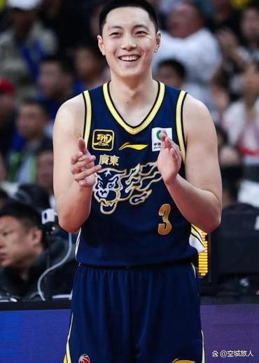 媒体人：胡明轩&徐杰&崔永熙共进8个三分球新版广东三少火力不俗