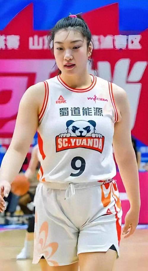 32岁女篮王牌爆发,狂轰24分,以下克上,宫鲁鸣或拿她代替李梦