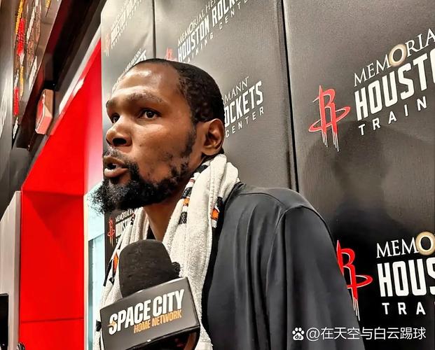 游刃有余！杜兰特半场7中6拿到18分3助正负值+14