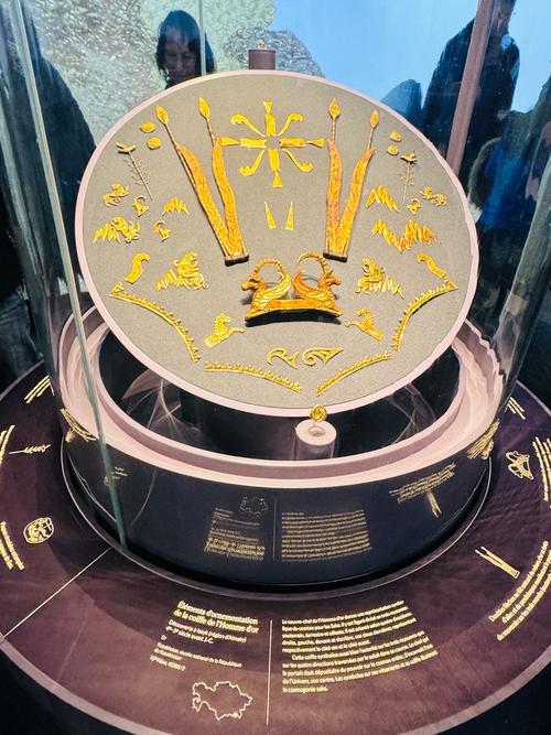 出场次数里程碑,巴黎圣日耳曼为阿什拉夫颁发200场纪念奖章