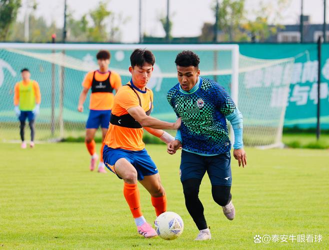 依木兰中乙连场代表泰山B队首发，依合散、杨杨、李钧鹏替补