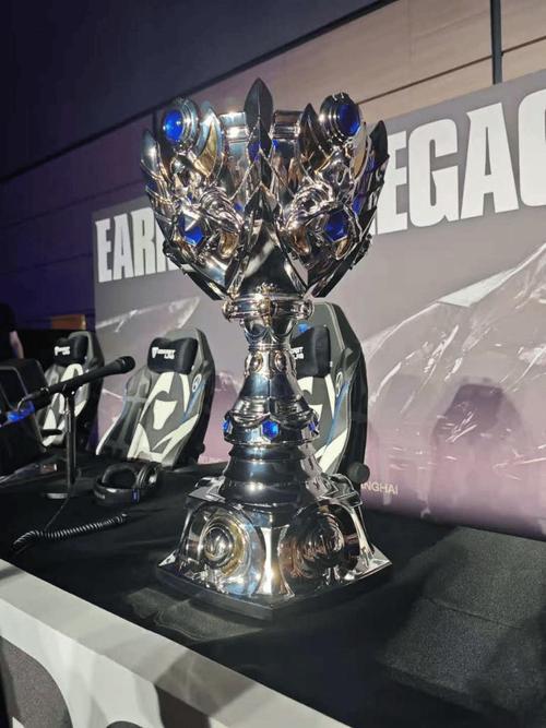 Faker:家人们喜欢奖杯,但更喜欢家里的青龙勋章