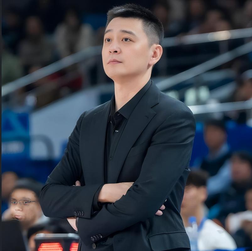 杨鸣：常规赛进尾声争冠球队该显现争冠相，北京“时间紧任务重”